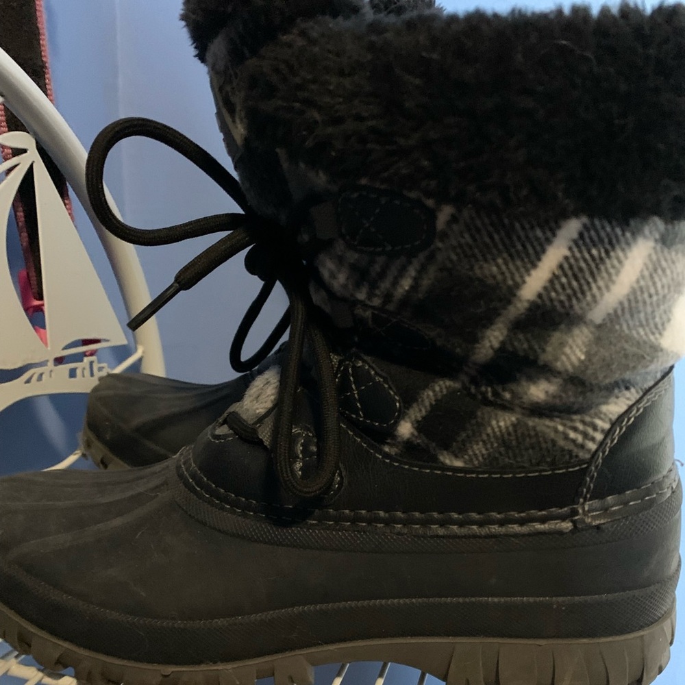 Storm by Cougar size 7